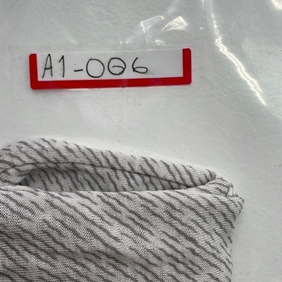 Athleta Top Women Size Small Round Neck sleeveless Slit on the sides lightweight - Picture 9 of 9